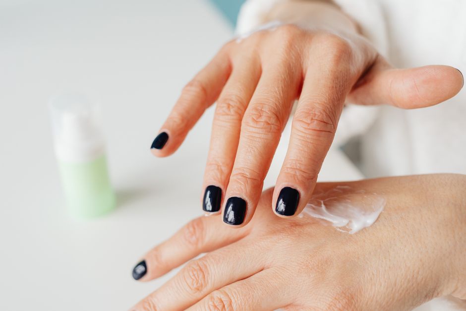 Using cuticle oil as part of a regular fingernail care routine