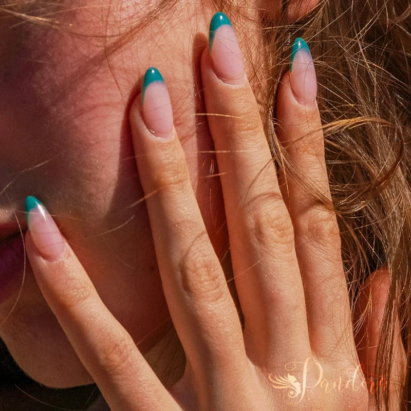 Sun-kissed glow and ocean-inspired tips! 🌊☀️ We are completely swooning over the effortless beauty in 2026-08-22 - pic.png! Taking a
