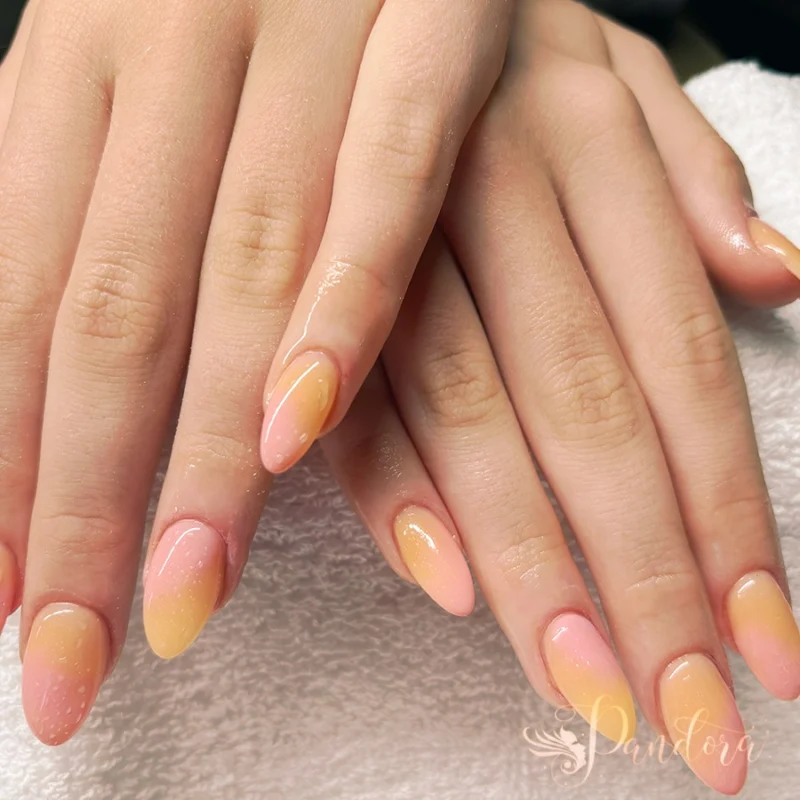 Golden hour state of mind. 🌅✨ We are completely obsessed with this flawless gradient! Blending a soft, pretty pink into