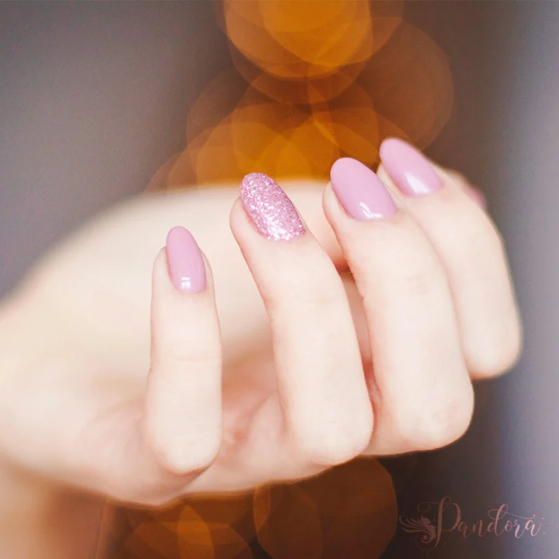 Dusty rose, but make it sparkle. ✨ We are absolutely obsessed with this duo-textured look! A timeless soft mauve paired